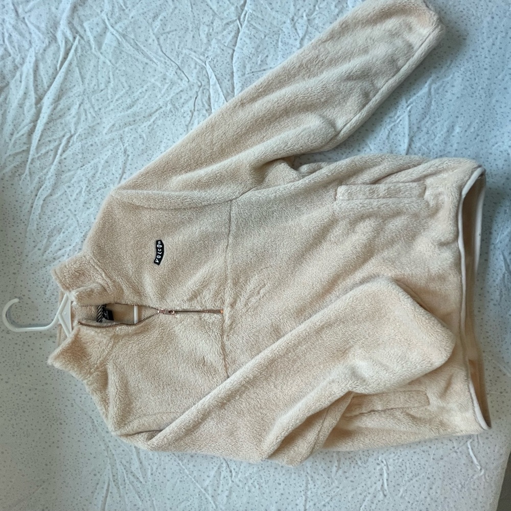 Super soft Volcom pull over sweater